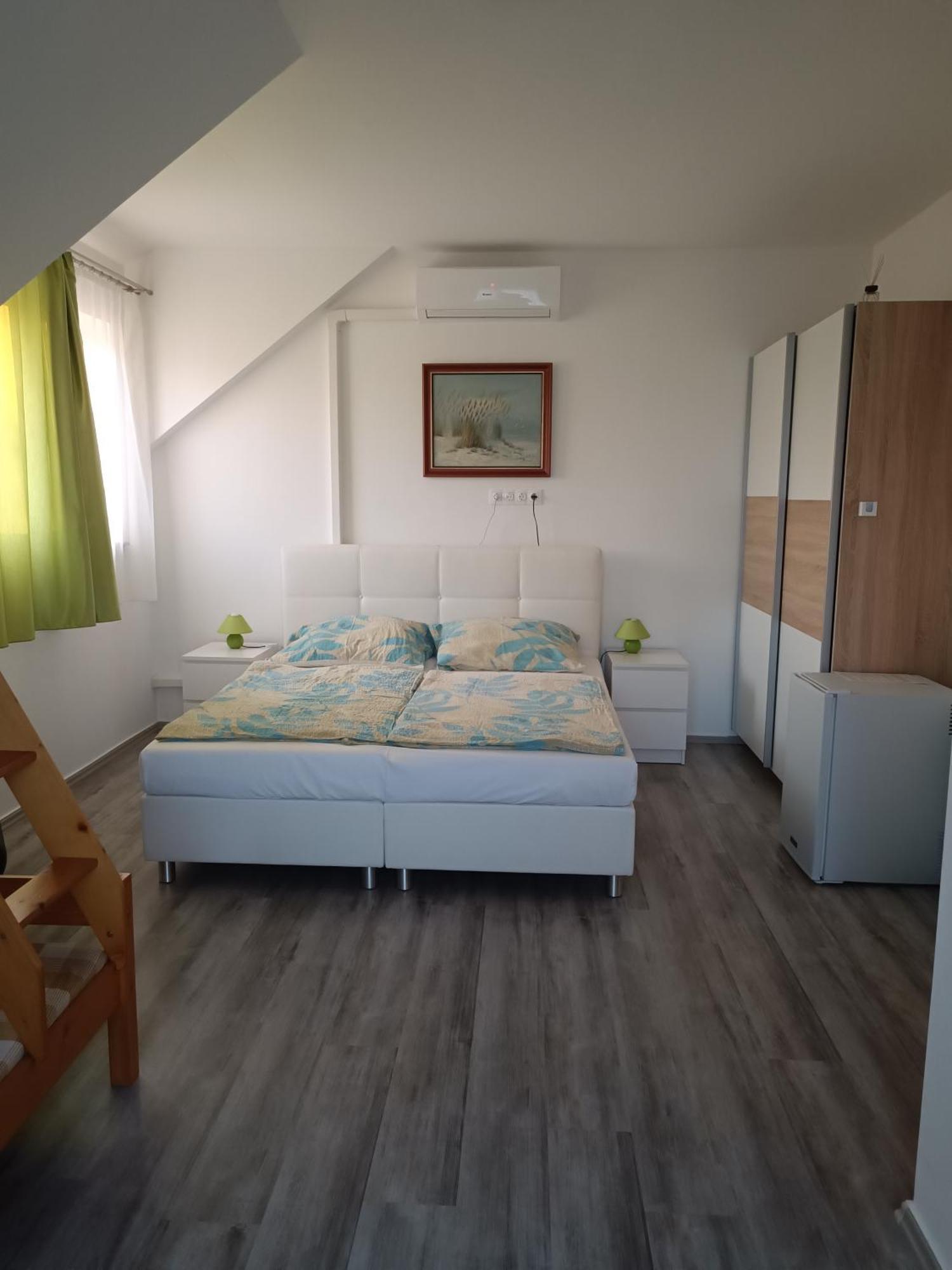 Katalin Vendeghaz Hotel Gyenesdiás Buitenkant foto