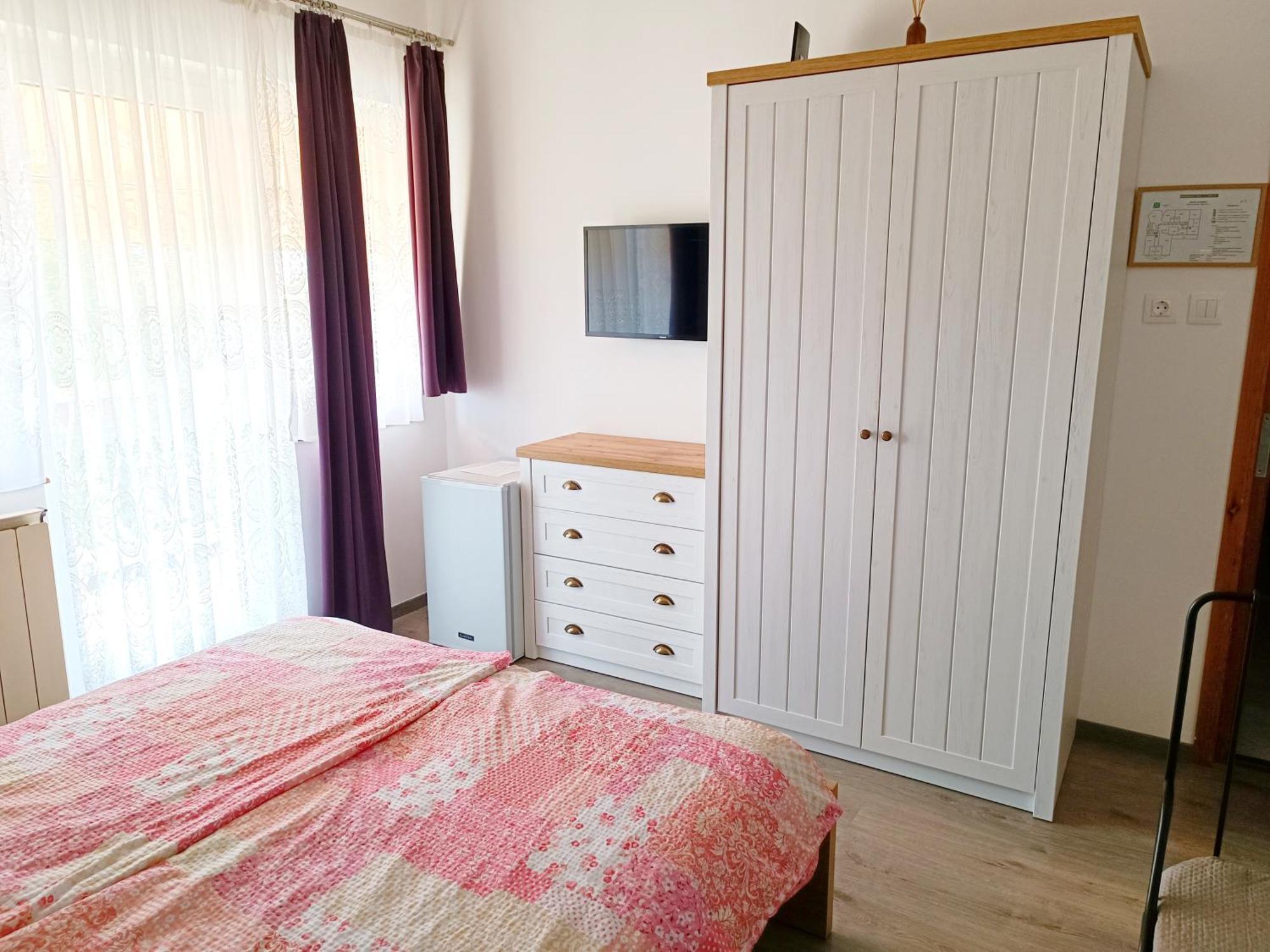 Katalin Vendeghaz Hotel Gyenesdiás Buitenkant foto