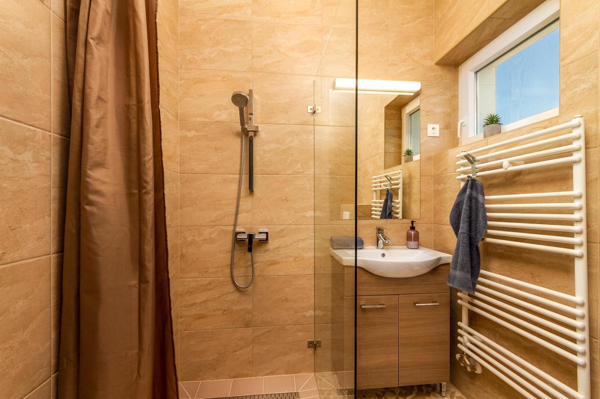 Katalin Vendeghaz Hotel Gyenesdiás Buitenkant foto
